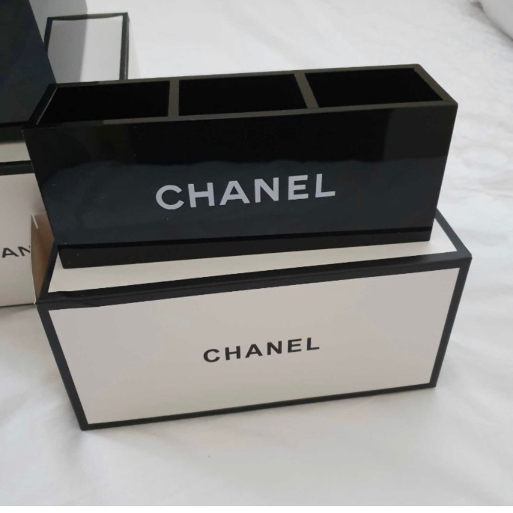 2021 Chanel Beauty acrylic  brush holder